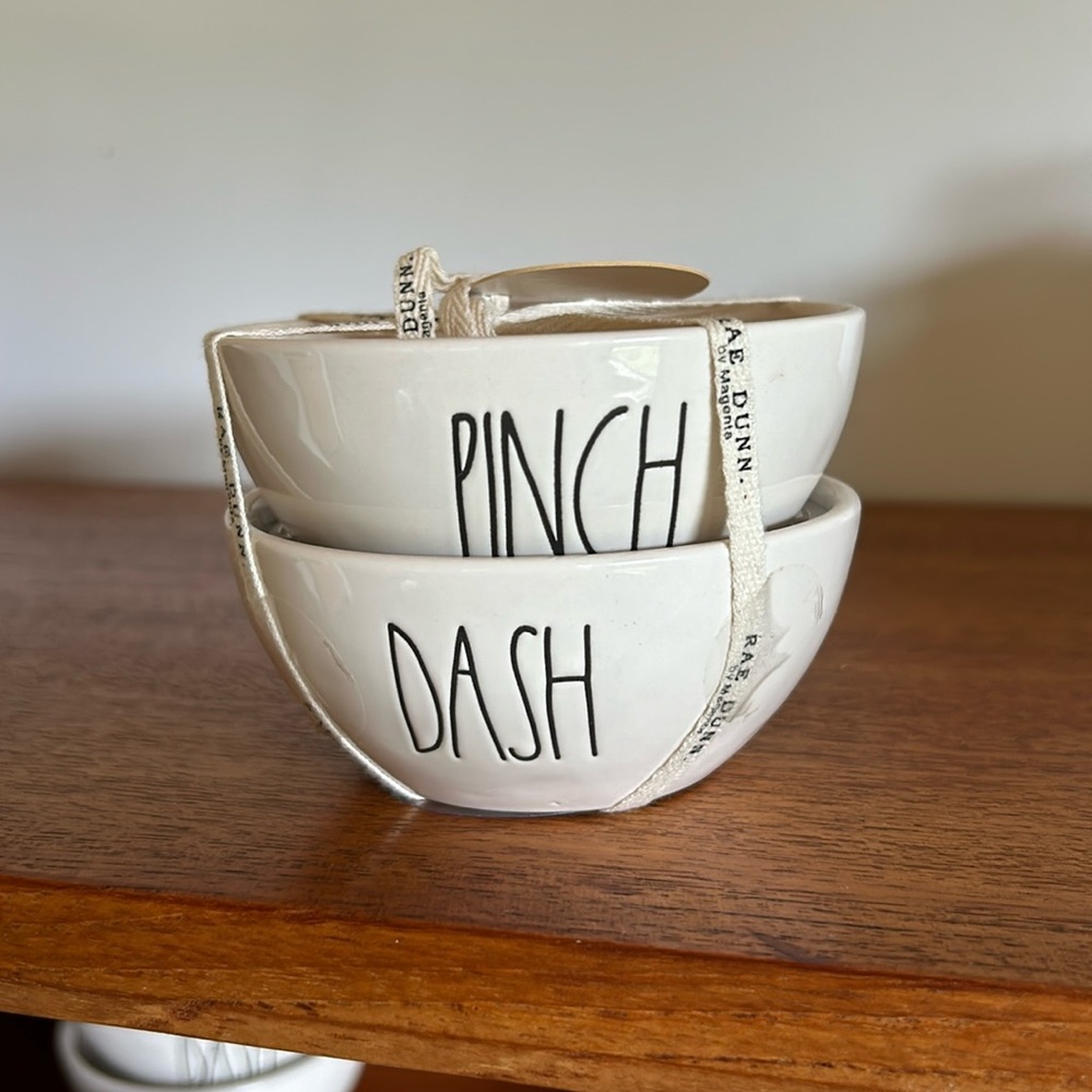 Brand new Rae Dunn Pinch Dash